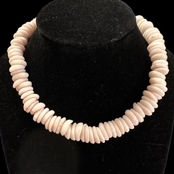 VINTAGE 1970’s HAWAIIAN LARGE PUKA SHELL NECKLACE WITH BARREL CLASP - Picture 2 of 13